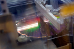 Президент Южной Кореи заявил о "тотальной войне" в сфере производства полупроводников