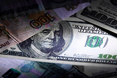 Доллар превысил 83 рубля впервые с 7 апреля