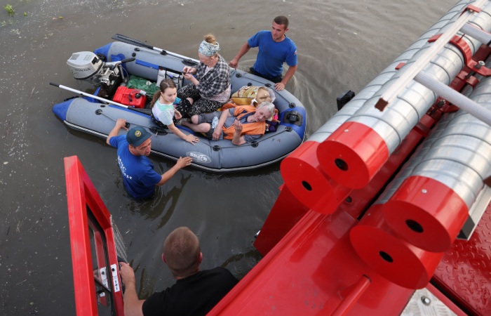 Сотрудники МЧС спасли с подтопленных территорий Херсонской области более 1,5 тыс. человек