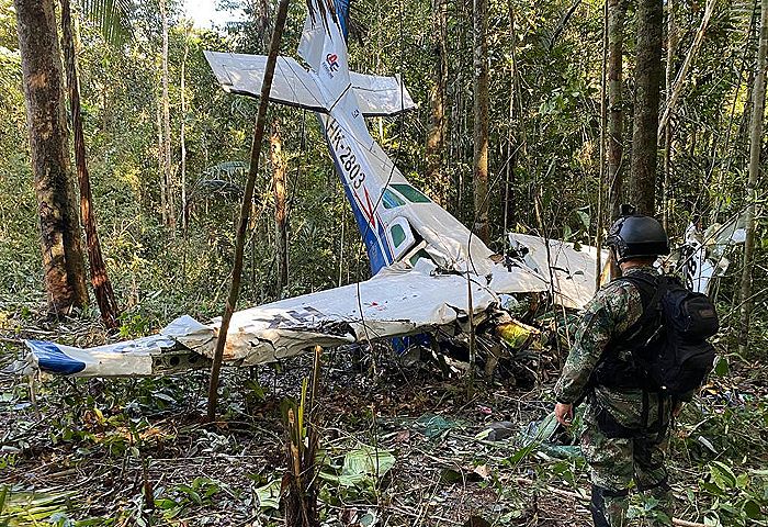 В Колумбии четверых детей нашли в джунглях через 40 дней после  авиакатастрофы