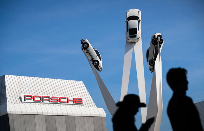Porsche остается лидером среди люксовых брендов мира шестой год подряд