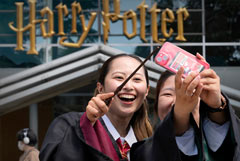 В Токио открылся крупнейший в мире крытый парк по вселенной Гарри Поттера