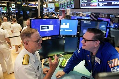 Фондовые индексы США снизились в пятницу, но уверенно выросли по итогам недели