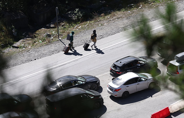 Володин призвал уехавших россиян вернуться, так как позже "этой возможности может не быть"