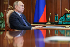 Путин заявил, что Россия продолжит развитие ядерной триады