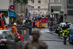 В центре Парижа после взрыва загорелся многоэтажный дом