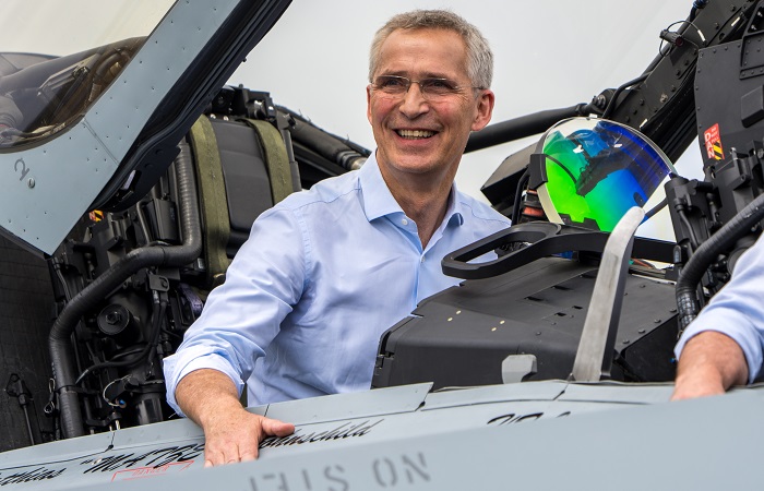 Министр обороны Великобритании заявил о желании США оставить Столтенберга генсеком НАТО