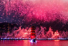 Почти 1,3 млн человек приняли участие в празднике "Алые паруса" в Петербурге