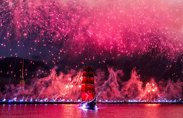 Почти 1,3 млн человек приняли участие в празднике "Алые паруса" в Петербурге