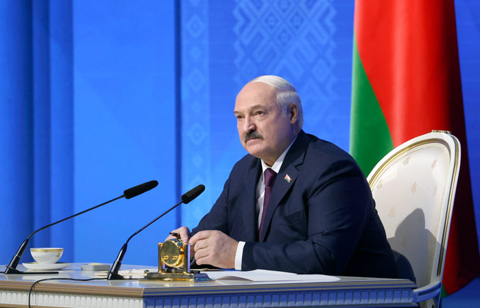 Лукашенко сообщил, что привел армию в полную боеготовность в связи с попыткой мятежа в РФ