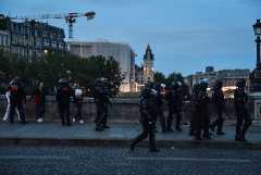 Во Франции 45 тыс. полицейских будут предотвращать беспорядки в ночь на воскресенье