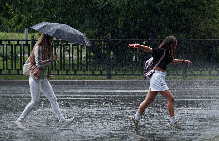 Гроза ожидается в Москве после полудня