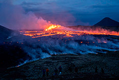 В 40 км от Рейкьявика начал извергаться вулкан Фаградальсфьядль