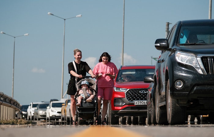 Пробка на Крымский мост в Кубани за час выросла в два раза