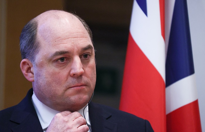 Глава министерства обороны Великобритании уйдет из политики