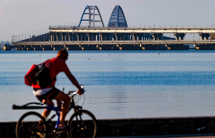 Движение по Крымскому мосту восстановлено в реверсивном режиме по одной полосе
