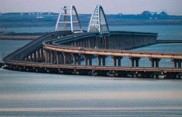 Автомобильных пробок нет с обеих сторон Крымского моста