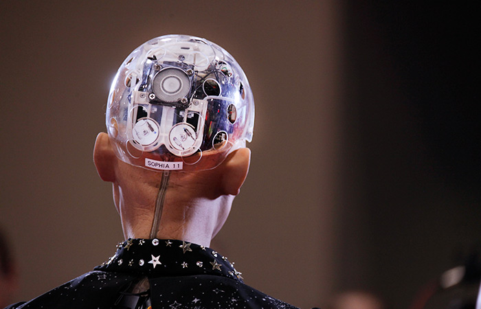 Шеф британской разведки заявил, что искусственный интеллект не сможет заменить шпионов