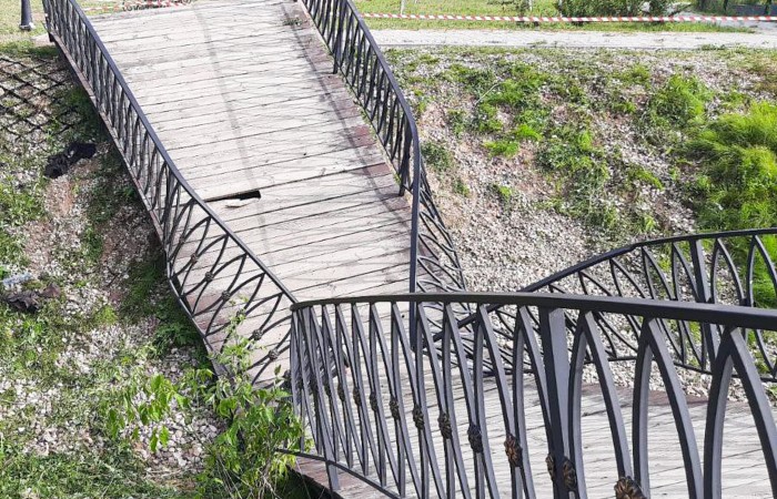 Один человек погиб при обрушении моста в Ленинградской области