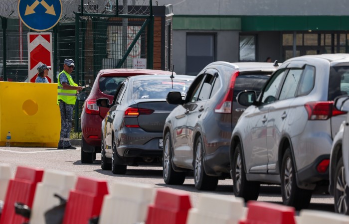 На Крымском мосту снова открыли движение после второго за день перекрытия