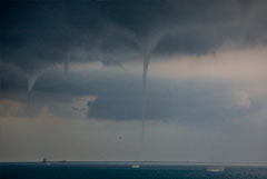 Спасатели предупредили о возможных смерчах над Черным морем на курортах Кубани