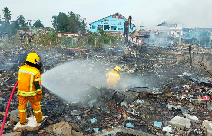 Девять человек погибли в результате взрыва на складе петард в Таиланде