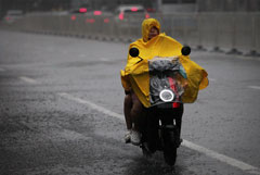 В Пекине из-за ливней эвакуировали более 31 тысячи человек