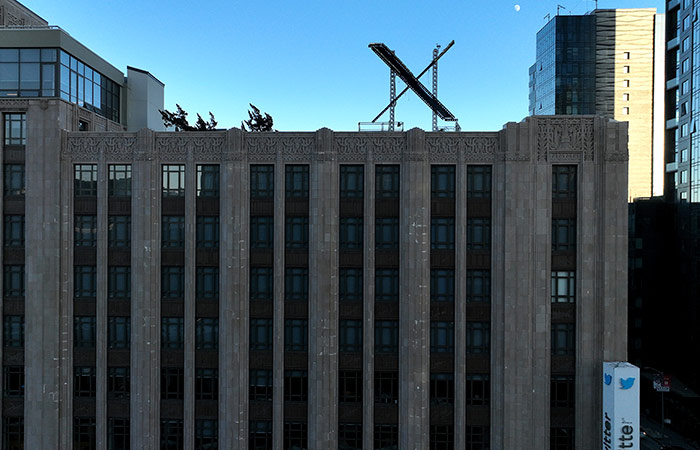 Строительных экспертов не допустили к логотипу X на крыше штаб-квартиры Twitter