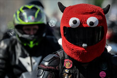 Камеры в Москве начнут фиксировать езду без шлема на мотоцикле