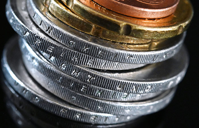 Евро поднялся выше 104 рублей впервые с 28 марта 2022 года