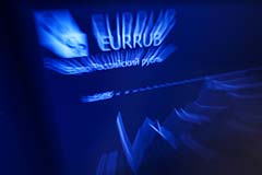 Курс евро поднялся выше 107 рублей