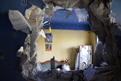 Три человека погибли, 11 пострадали при обстрелах Донецка во вторник