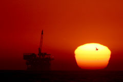 Цены на нефть ускорили рост на данных о запасах топлива в США