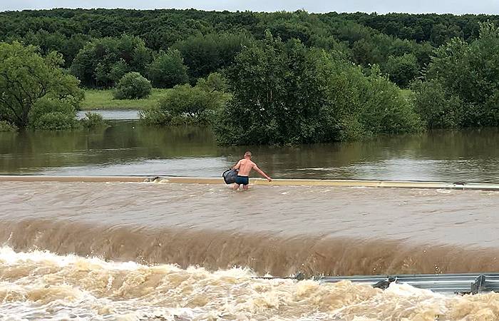 Спасатели эвакуируют жителей Спасска-Дальнего и Уссурийска из-за паводка