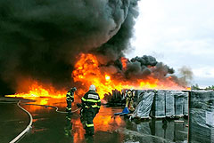 Площадь пожара на складе в Раменском выросла до 2,7 тыс. кв. м