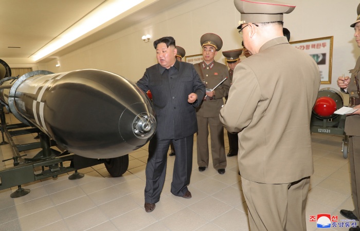 Лидер КНДР призвал к "резкому увеличению" мощностей по производству ракет