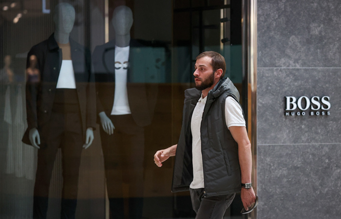 Hugo Boss продаст бизнес в России и переориентируется на оптовые продажи