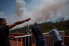 На Тенерифе продолжили эвакуацию жителей из-за лесных пожаров
