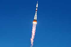 "Роскосмос" и НАСА согласовали дополнительный полет астронавта на "Союзе"