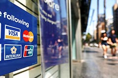 Visa и Mastercard намерены повысить комиссии для транзакций по картам