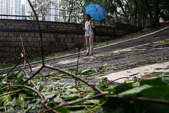 Гонконг избежал серьезного ущерба при прохождении тайфуна "Саола"