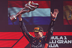 Ферстаппен установил рекорд по числу побед в гонках "Формулы-1" подряд