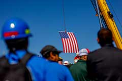 Число заявок на пособие по безработице в США упало до минимума с февраля