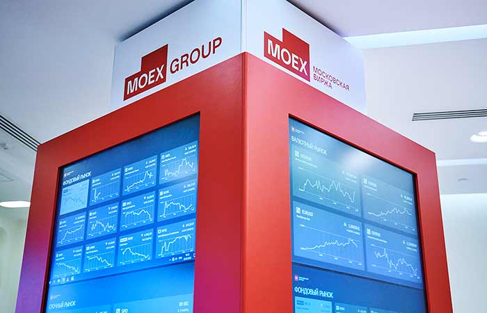 "Мосбиржа" возобновит торги на срочном рынке в 13:00