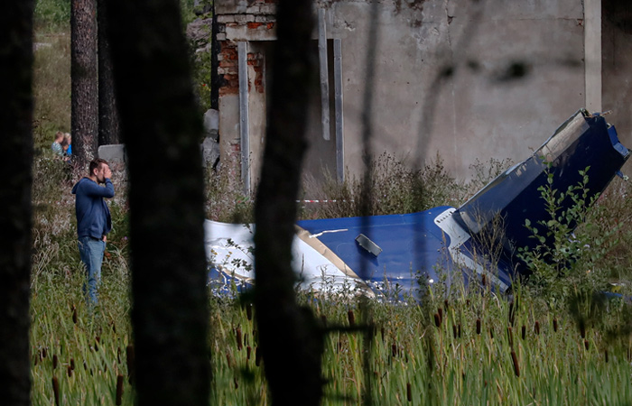 Песков назвал непростым расследование крушения самолета с Пригожиным