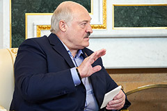 Лукашенко сообщил о поставке Белоруссией в РФ по 60 тыс. т дизтоплива и бензина