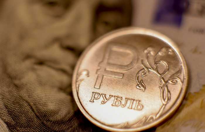 Рубль возобновил рост к доллару и юаню на фоне позитивных факторов