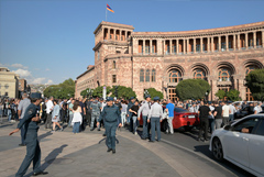 Митинг за отставку Пашиняна собрался у здания правительства Армении