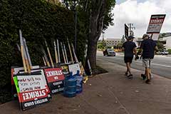 Голливудские сценаристы достигли предварительного соглашения с киностудиями