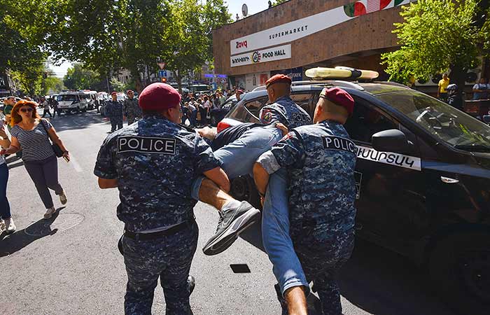 В Ереване полицией задержаны 142 участника протестных акций